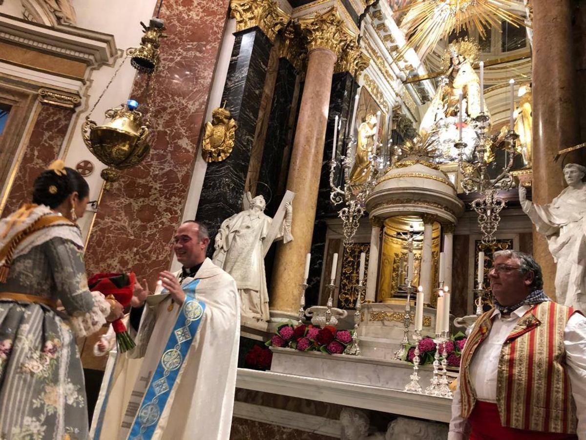 Marina y Civera visitan la Basilíca tras un intenso fin de semana que marca el inicio oficial de su reinado fallero