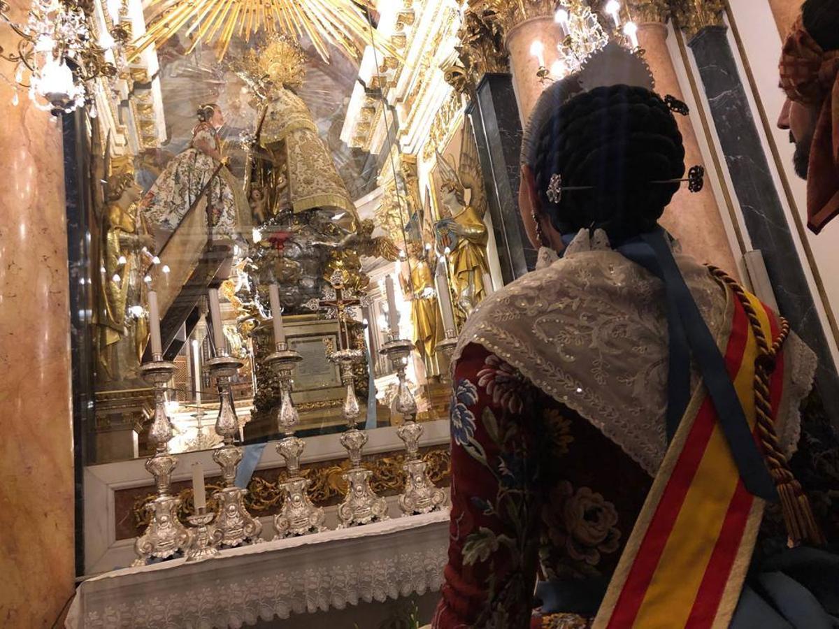 Marina y Civera visitan la Basilíca tras un intenso fin de semana que marca el inicio oficial de su reinado fallero