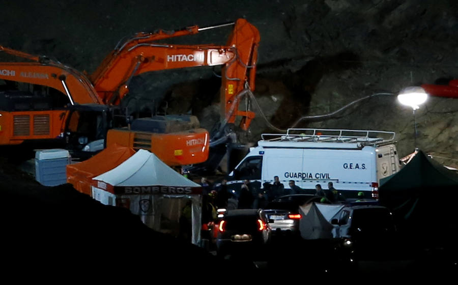 Tras 12 días de intensa búsqueda, el agónico rescate del pequeño Julen ha terminado con el peor de los desenlaces posibles. El niño, de dos años y medio ha sido encontrado muerto después de que los mineros conectaran la galería vertical construida durante la última semana con el pozo al que cayó el pequeño