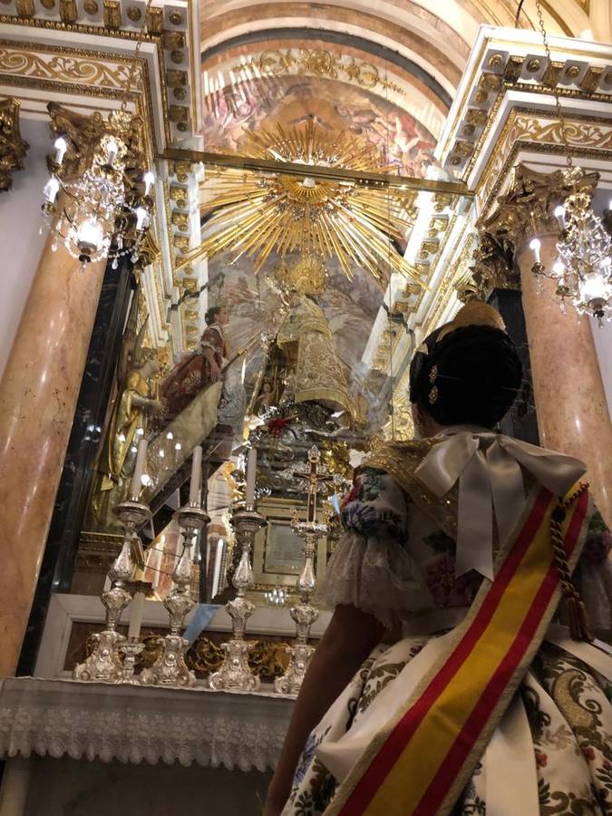 Marina y Civera visitan la Basilíca tras un intenso fin de semana que marca el inicio oficial de su reinado fallero