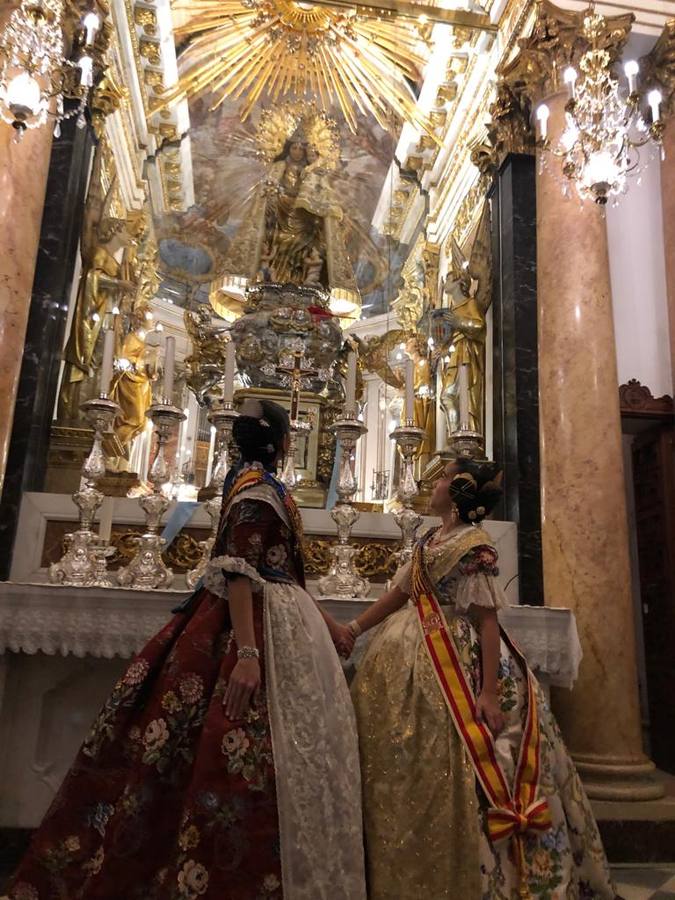 Marina y Civera visitan la Basilíca tras un intenso fin de semana que marca el inicio oficial de su reinado fallero