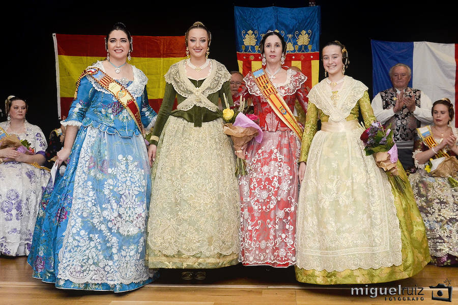 Las falleras mayores de Valencia 2018 viajan hasta la capital francesa para vivir la presentación de Inma Alapont Asins como máxima representante fallera de París. Rocío Gil Uncio y Daniela Gómez de los Ángeles recibieron el cariño de los valencianos residentes en la capital y que forman desde 1947 la Casa Regional Valenciana de París, actualmente presidida por Mari Carmen Criado.