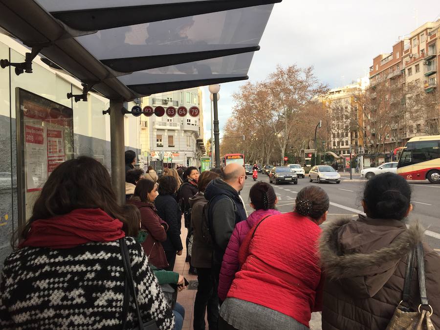 Fotos: Colapso en Valencia por los paros de EMT y Metrovalencia