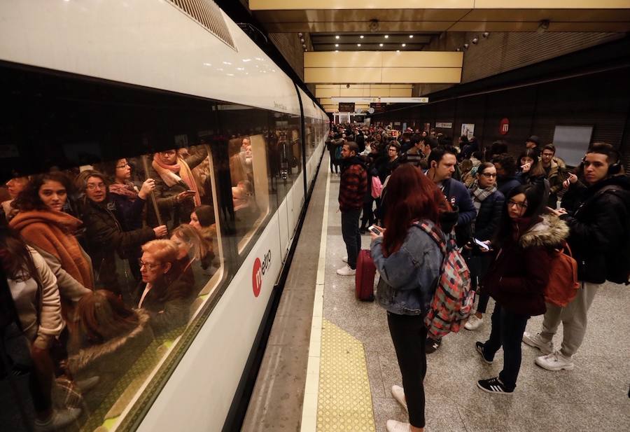Fotos: Colapso en Valencia por los paros de EMT y Metrovalencia