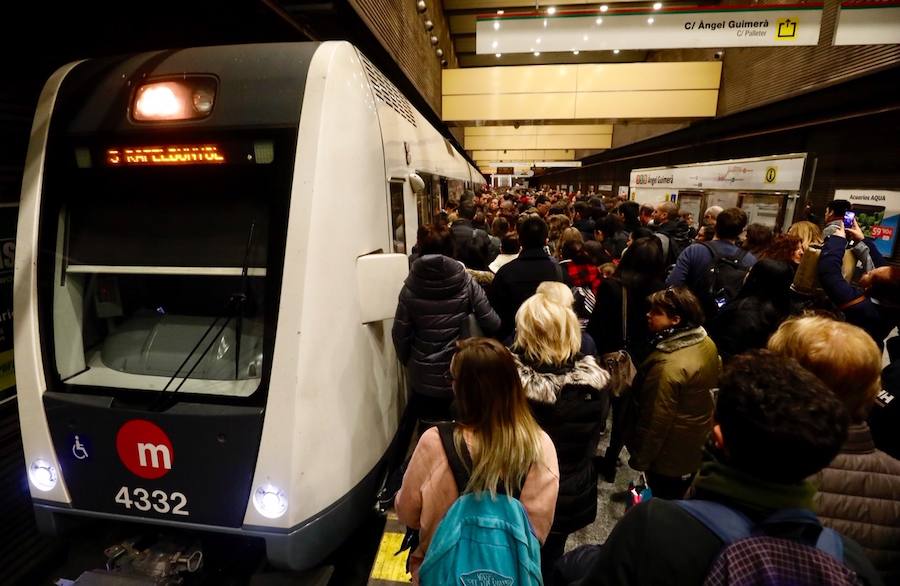 Fotos: Colapso en Valencia por los paros de EMT y Metrovalencia