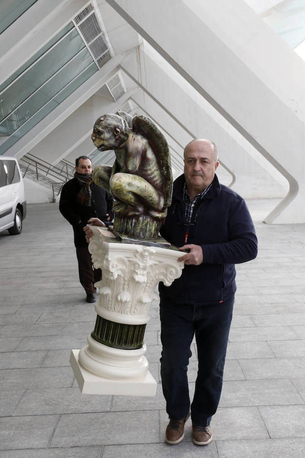 Los artistas falleros entregan sus obras en el Museo Príncipe Felipe