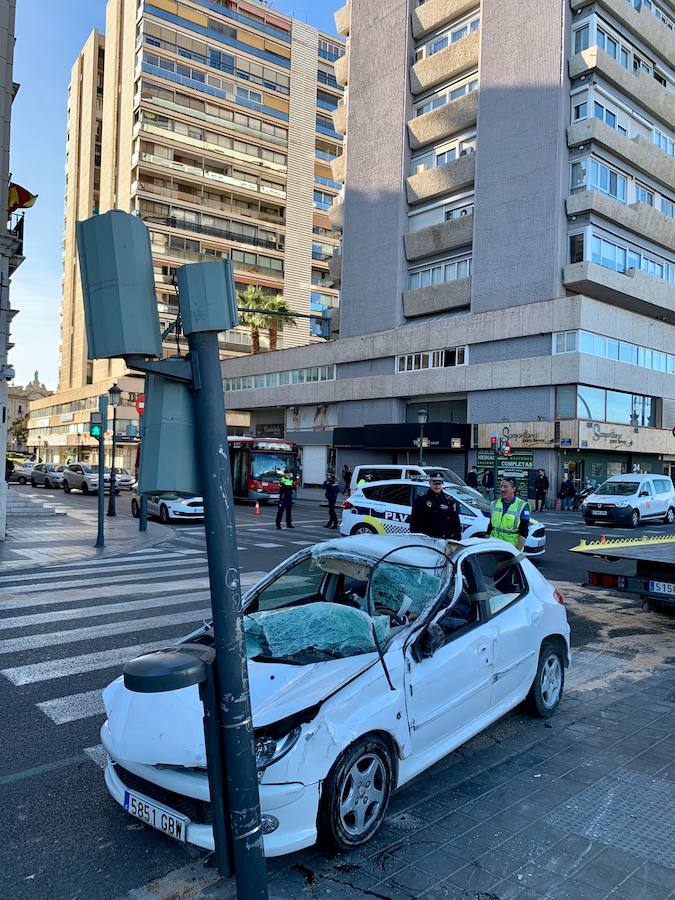 El conductor de uno de los dos vehículos implicados, trasladado al Hospital General