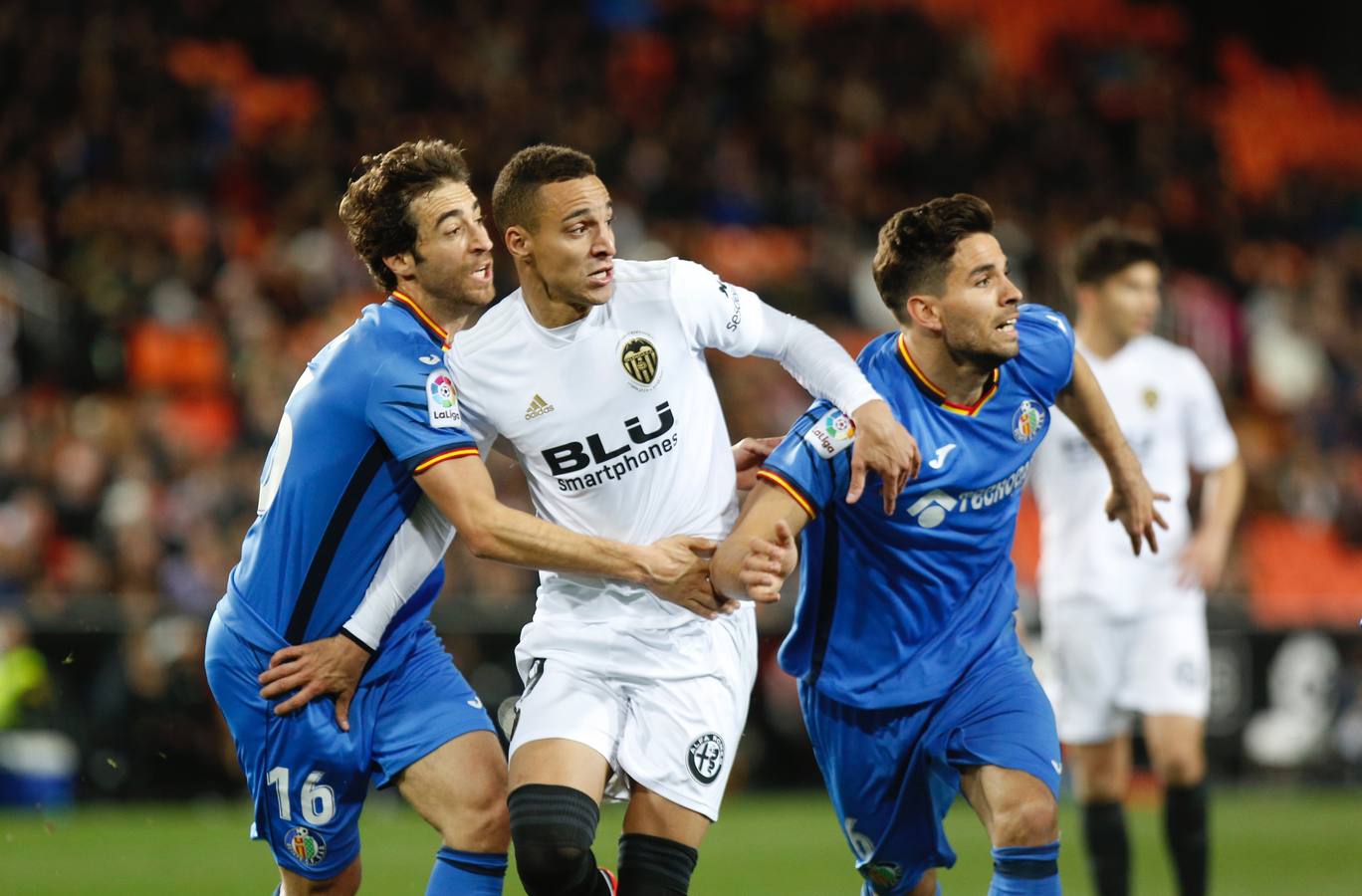 Antes de la remontada del Valencia al Getafe en Copa, ya se produjeron piques, patadas, entradas duras, tarjetas, protestas, amagos de tanganas... 