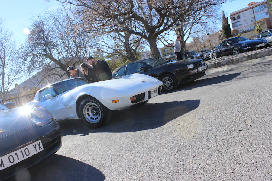 El taller valenciano Carrera Classic Car reunió a su club de amigos en Viver para recaudar fondos destinados a la fundación 'el sueño de Vicky'.