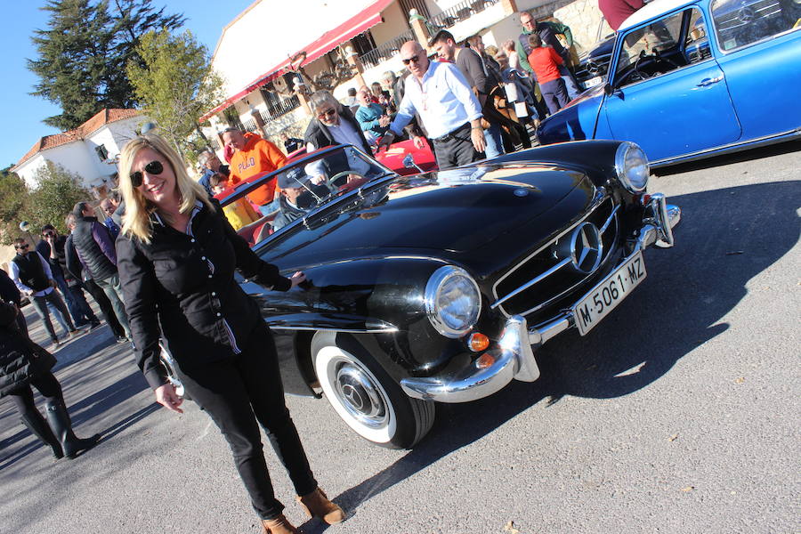 El taller valenciano Carrera Classic Car reunió a su club de amigos en Viver para recaudar fondos destinados a la fundación 'el sueño de Vicky'.