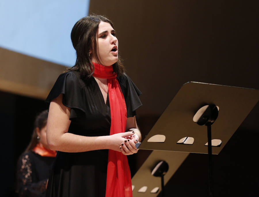 Treinta jóvenes valencianos ensayan en el Palau las obras que interpretarán bajo la batuta de la directora Mercedes Femenía. Esta iniciativa de LAS PROVINCIAS y Bankia busca visibilizar el talento