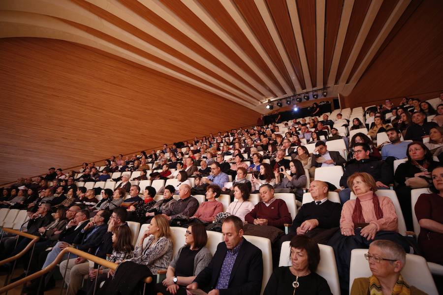Treinta jóvenes valencianos ensayan en el Palau las obras que interpretarán bajo la batuta de la directora Mercedes Femenía. Esta iniciativa de LAS PROVINCIAS y Bankia busca visibilizar el talento