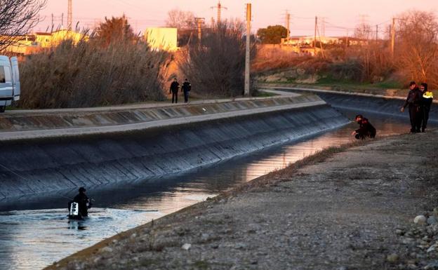 La unidad subacuática de los Mossos d'Esquadra durante la búsqueda de Núria Borràs. 