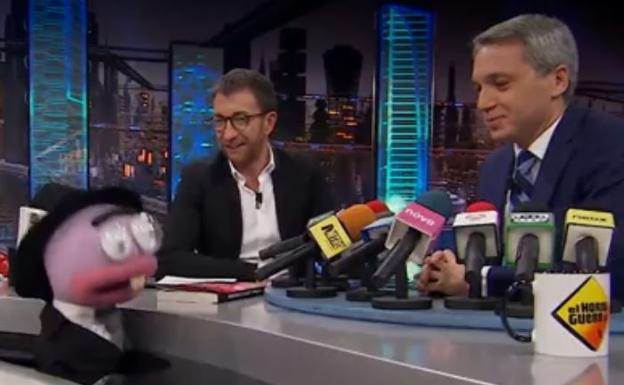 Pablo Motos y Vicente Vallés en 'El Hormiguero'. 