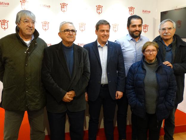 Representantes de la iglesia y del Ayuntamiento tras informar del acuerdo alcanzado. 