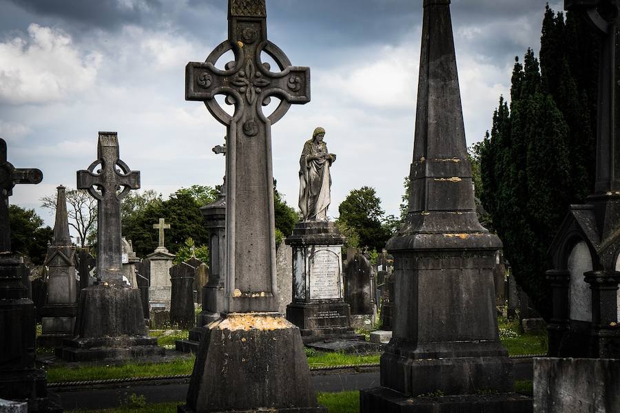 Cementerio de Glasnevin (Dublín) | Este camposanto también es ilustre para los irlandeses. Cuenta con unos 500.000 metros cuadrados desde 1832 y en él se encuentran personalidades tan importantes como Michael Collins, Daniel O'Connell o Constance Markievicz. Por supuesto, las leyendas de fantasmas tampoco faltan en este lugar.
