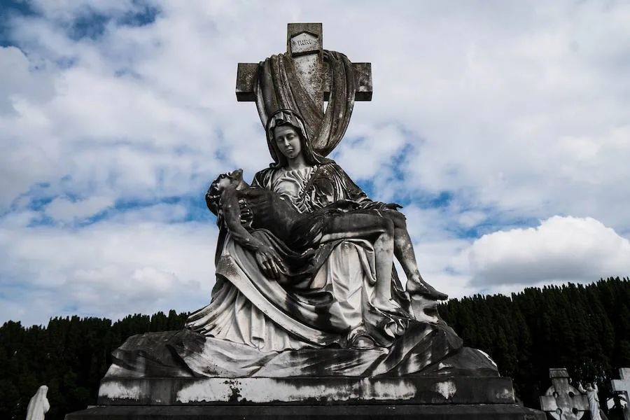 Cementerio de Glasnevin (Dublín) | Este camposanto también es ilustre para los irlandeses. Cuenta con unos 500.000 metros cuadrados desde 1832 y en él se encuentran personalidades tan importantes como Michael Collins, Daniel O'Connell o Constance Markievicz. Por supuesto, las leyendas de fantasmas tampoco faltan en este lugar.