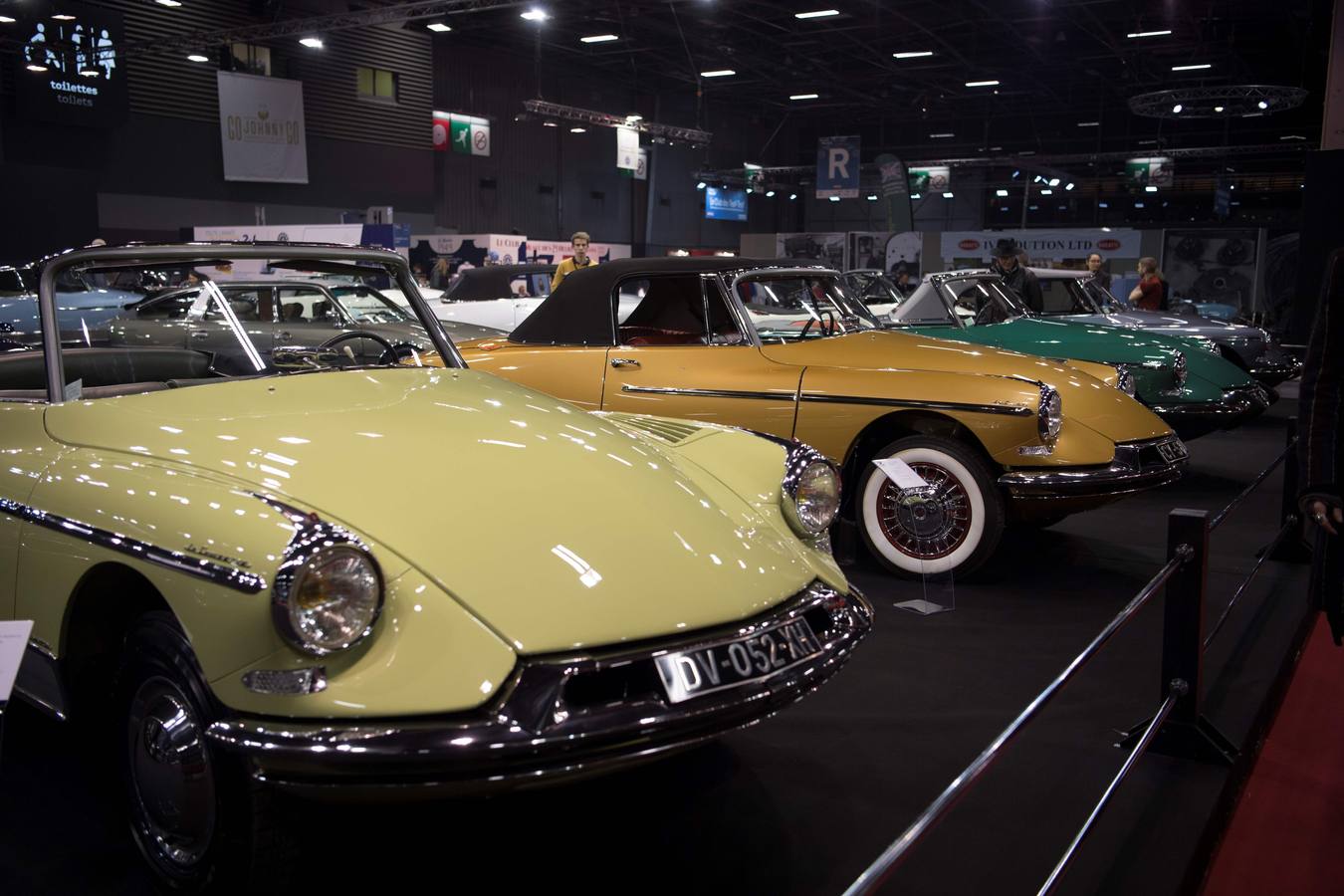 La exposición Retro Mobile muestra en París algunos de los coches clásicos más legendarios. Mercedes, Rolls Royce, Citröen y los Minis en su 60.º aniversario son algunos de los automóviles que se exhiben. El salón estará abierto hasta el 10 de febrero de 2019. 