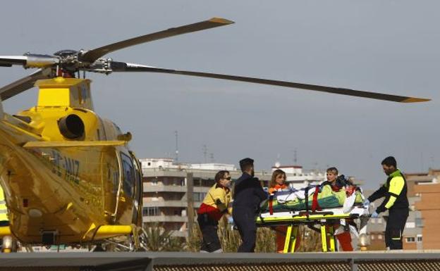 Traslado del herido al hospital La Fe de Valencia.