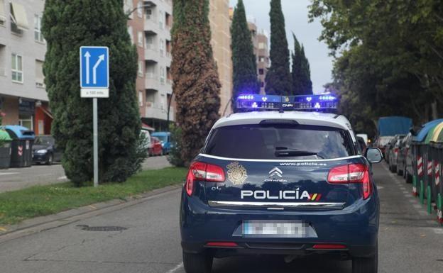 Detenido un hombre por romper cuatro lunas de vehículos a cabezazos