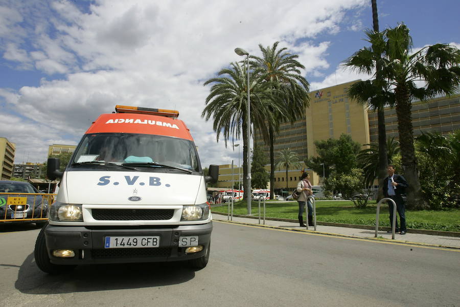 El antiguo edificio de Campanar se reinventa medio siglo después entre obras con el reto de recuperar la asistencia sanitaria para los vecinos. Con el traslado del hospital al Bulevar Sur, el barrio se quedó huérfano de la referencia asistencial en la que se convirtió La Fe; centro sanitario que, al igual que revitalizó la zona gracias a su nacimiento, la llenó de sombras en su despedida.