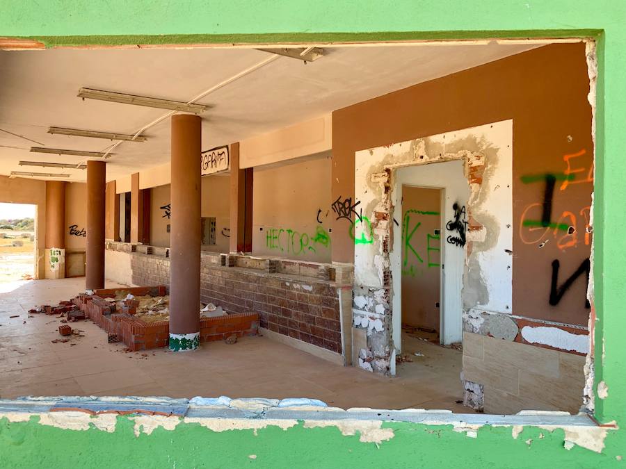 LOs vecinos siguen pidiendo la regeneración de las playas, la mejora de la circulación o nuevas instalaciones deportivas