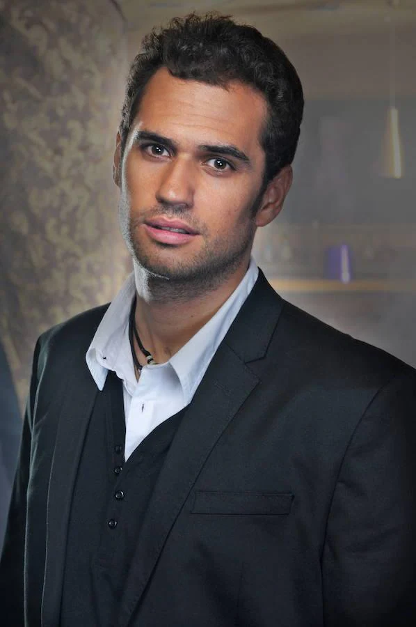 Iker Lastra como Jorge Bergara.