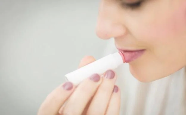 La OCU alerta de sustancias potencialmente cancerígenas en bálsamos labiales para niños