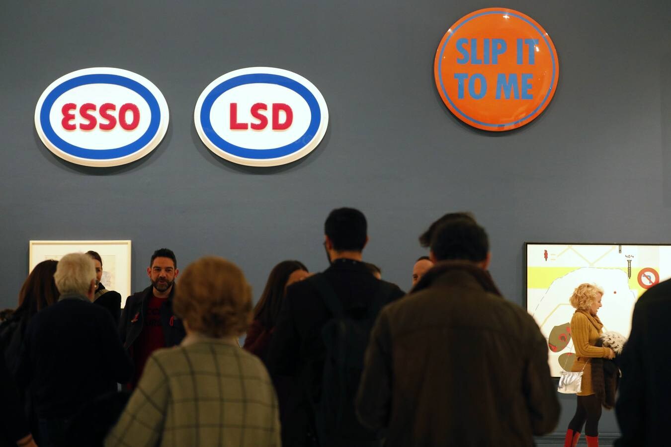 El IVAM arrancó este miércoles los actos de su 30 aniversario. La exposición 'Tiempos convulsos' sirvió de pistoletazo de salida a la conmemoración. Valencia se volcó con el museo. La cita contó con una nutrida representación del Consell encabezada por el presidente, Ximo Puig. Hasta el día 24 el IVAM tiene entrada gratuita.