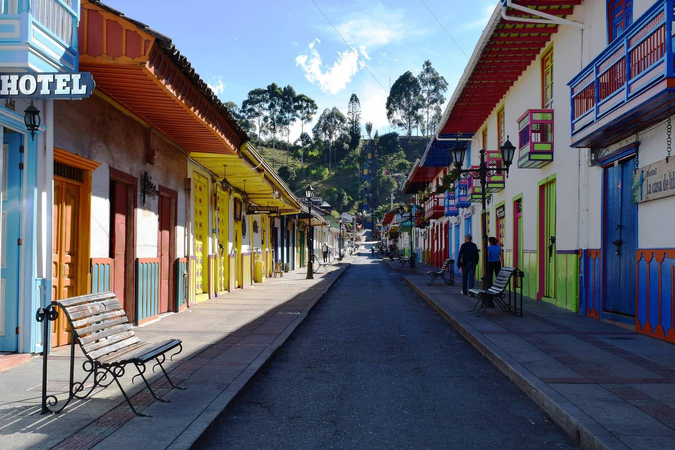 6. Colombia. Pueblo de montaña. Colombia es un país grande en superficie y con más de 45 millones de habitantes. Sobre todo se concentran en las grandes ciudades.