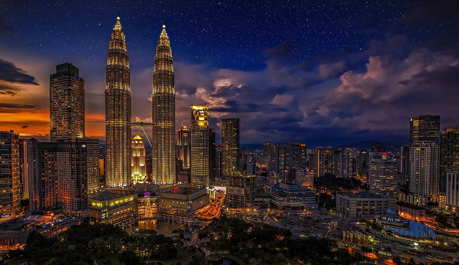 5. Malasia. Las Torres Petronas de Kuala Lumpur, el icono de Malasia y los edificios más altos del mundo hasta 2003.