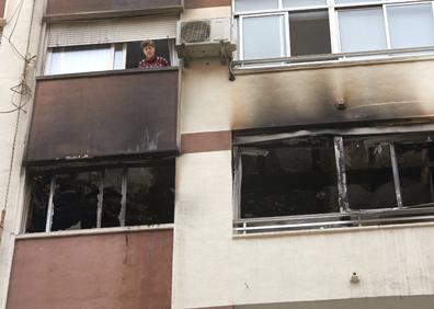 Imagen secundaria 1 - Los efectos del incendio en Gandia en el que ha muerto el alcalde de Castellonet de la Conquesta,