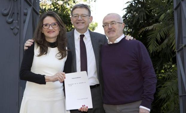 Mónica Oltra, Ximo Puig y Antonio Montiel en la firma del Pacto del Botánico.