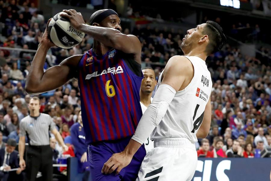 Disfruta de las mejores imágenes de la final de la Copa del Rey de baloncesto entre el BArcelona y el Real MaAdrid. 