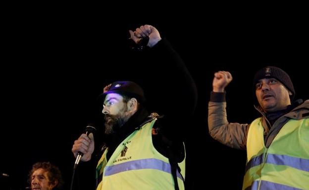 Activistas de los chalecos 'amarillos' en una protesta contra lo que entienden como violencia policial. 