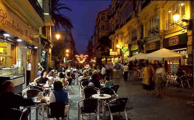 Hosteleros cargan contra la dejadez del Ayuntamiento en la lucha frente al ruido