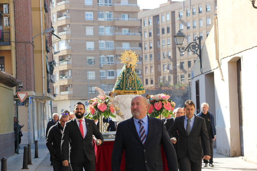 El barrio de la ciudad de Valencia celebra sus orígenes como municipio independiente al cap i casal. Su casco antiguo aún conserva las típicas casas grandes, sus calles estrechas y con rincones con mucho encanto. El 19 de febrero es un día importante para la gente de Campanar y también para aquellos que nacidos o de familias del barrio vuelven a sus calles, a sus antiguas casas para revivir la devoción que siente el antiguo pueblo por su Mare de Déu de Campanar. El día grande de sus fiestas empieza pronto, con misa de descubrir, y después llega el traslado, pasacalle, mascletà y por la tarde, misa, procesión y castillo de fuegos artificiales como colofón a todo un mes de febrero repleto de actos en honor a la patrona del antiguo pueblo y actual barrio de Campanar.