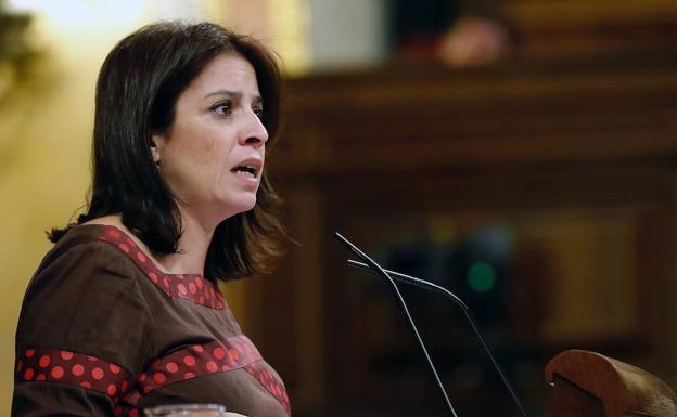 La portavoz del PSOE, Adriana Lastra, durante su intervención en el pleno de la cámara baja celebrado este martes.