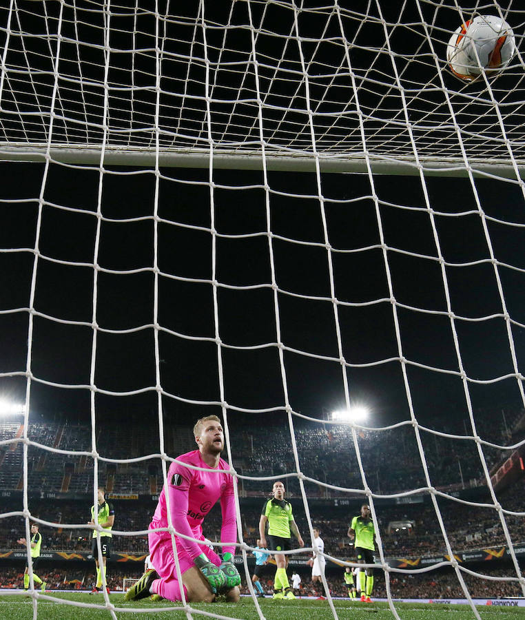 Las mejores fotos del partido de vuelta de dieciseisavos de Europa League disputado en Mestalla