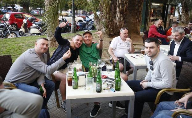 Aficionados del Celtic en la plaza de la Reina de Valencia.