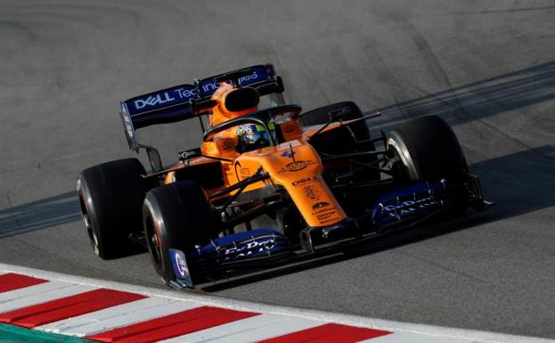 El McLaren de Lando Norris, durante los test en Montmeló.