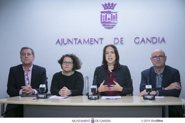 Salvador Gregori, Alícia Izquierdo, la alcaldesa de Gandia, Diana Morant, y el edil Ciro Palmer. 