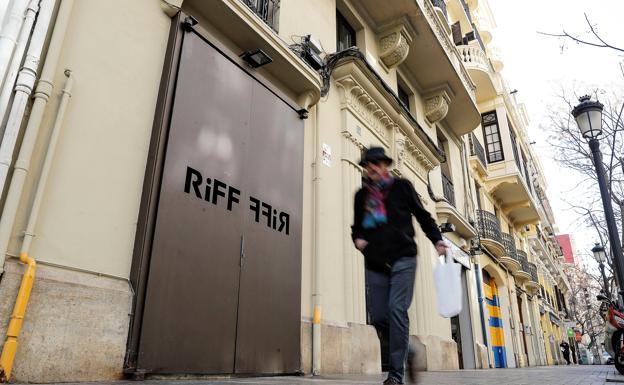 Puerta del restaurante de Valencia. 