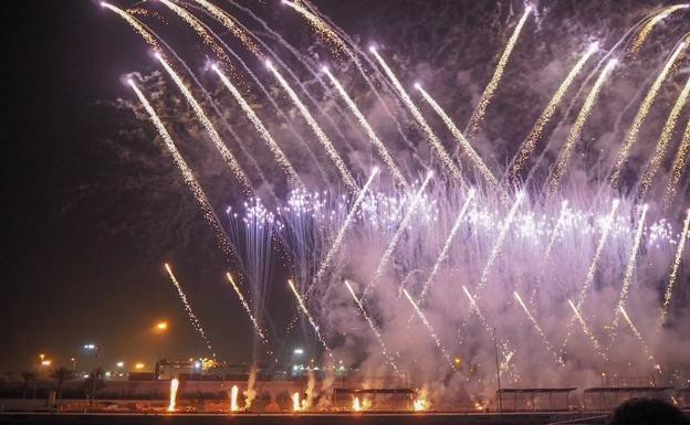 Fallas 2019 | Así ha sido la mascletà vertical más alta de la historia