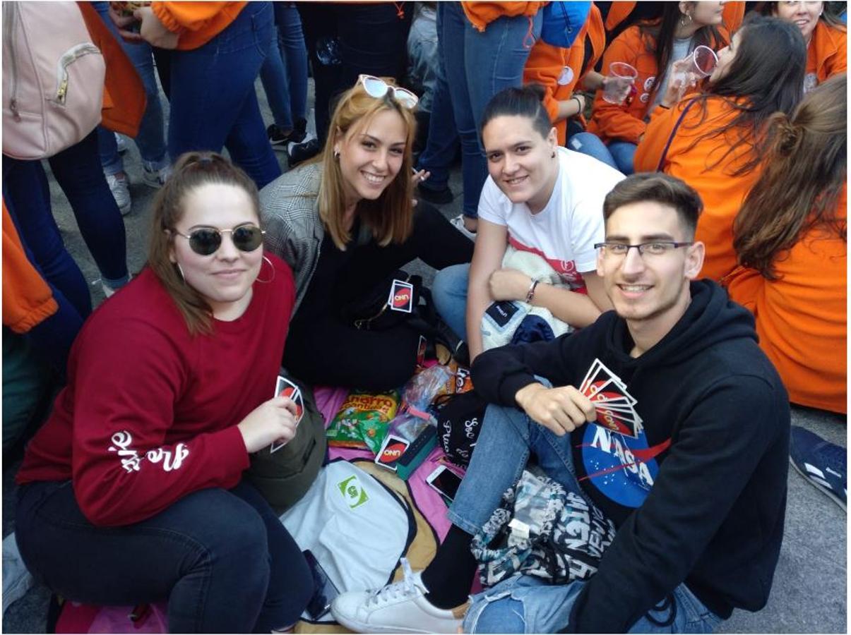 Miles de valencianos y comisiones falleras se han dado cita hoy domingo frente a las Torres de Serranos para participar en la tradicional Crida, acto que da el pistoletazo de salida a las Fallas 2019. Marina Civera y Sara Larrazábal, falleras mayores de Valencia 2019, son las encargadas de invitar a vivir y disfrutar la celebración josefina, fiesta declarada Patrimonio de la Humanidad por la UNESCO, tanto a valencianos como a visitantes y turistas.