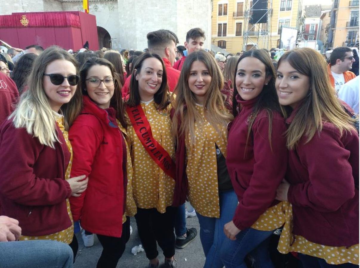 Miles de valencianos y comisiones falleras se han dado cita hoy domingo frente a las Torres de Serranos para participar en la tradicional Crida, acto que da el pistoletazo de salida a las Fallas 2019. Marina Civera y Sara Larrazábal, falleras mayores de Valencia 2019, son las encargadas de invitar a vivir y disfrutar la celebración josefina, fiesta declarada Patrimonio de la Humanidad por la UNESCO, tanto a valencianos como a visitantes y turistas.