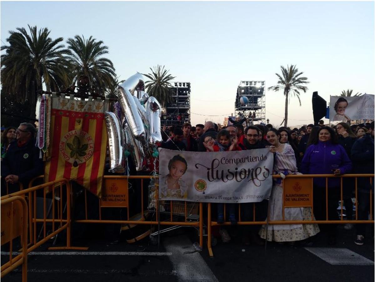 Miles de valencianos y comisiones falleras se han dado cita hoy domingo frente a las Torres de Serranos para participar en la tradicional Crida, acto que da el pistoletazo de salida a las Fallas 2019. Marina Civera y Sara Larrazábal, falleras mayores de Valencia 2019, son las encargadas de invitar a vivir y disfrutar la celebración josefina, fiesta declarada Patrimonio de la Humanidad por la UNESCO, tanto a valencianos como a visitantes y turistas.