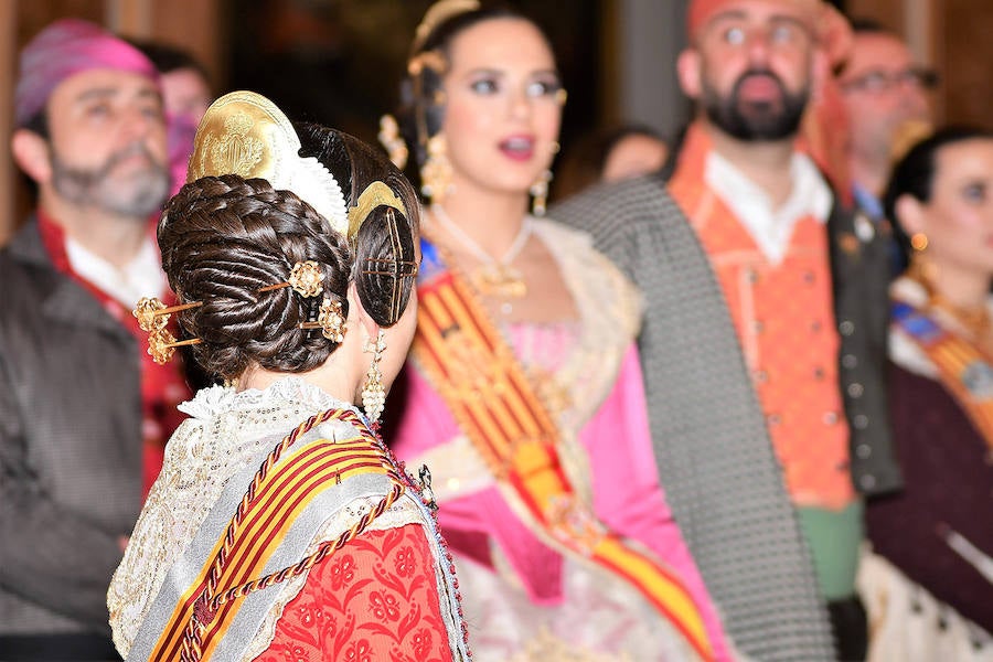 Miles de valencianos y comisiones falleras se han dado cita hoy domingo frente a las Torres de Serranos para participar en la tradicional Crida, acto que da el pistoletazo de salida a las Fallas 2019. Marina Civera y Sara Larrazábal, falleras mayores de Valencia 2019, son las encargadas de invitar a vivir y disfrutar la celebración josefina, fiesta declarada Patrimonio de la Humanidad por la UNESCO, tanto a valencianos como a visitantes y turistas.