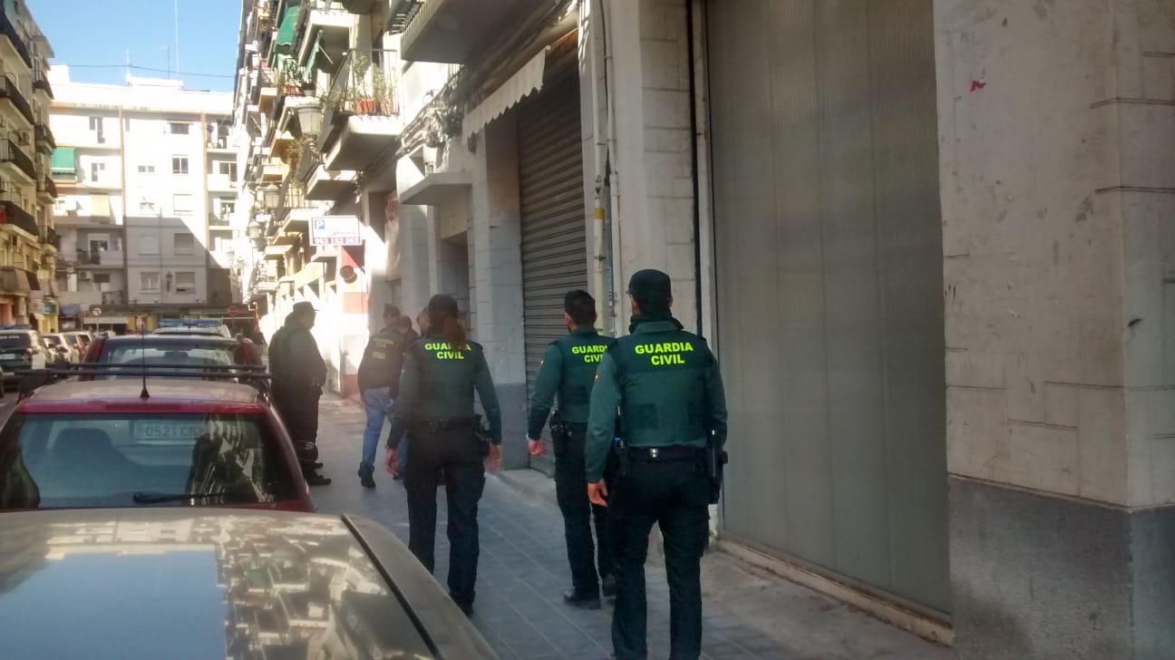Fotos: Fotos de la Operación de la Guardia Civil en la calle Marino Albesa, 7 de Valencia