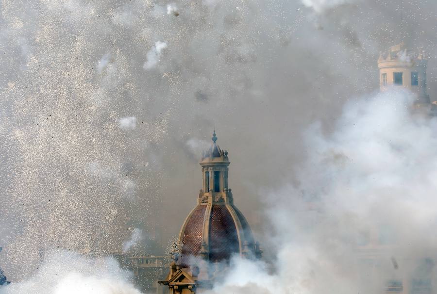 Fotos: Mascletà del 1 de marzo de las Fallas 2019